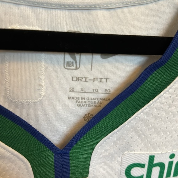 NBA Dallas White and Green Jersey Luka Doncic - Picture 4 of 4